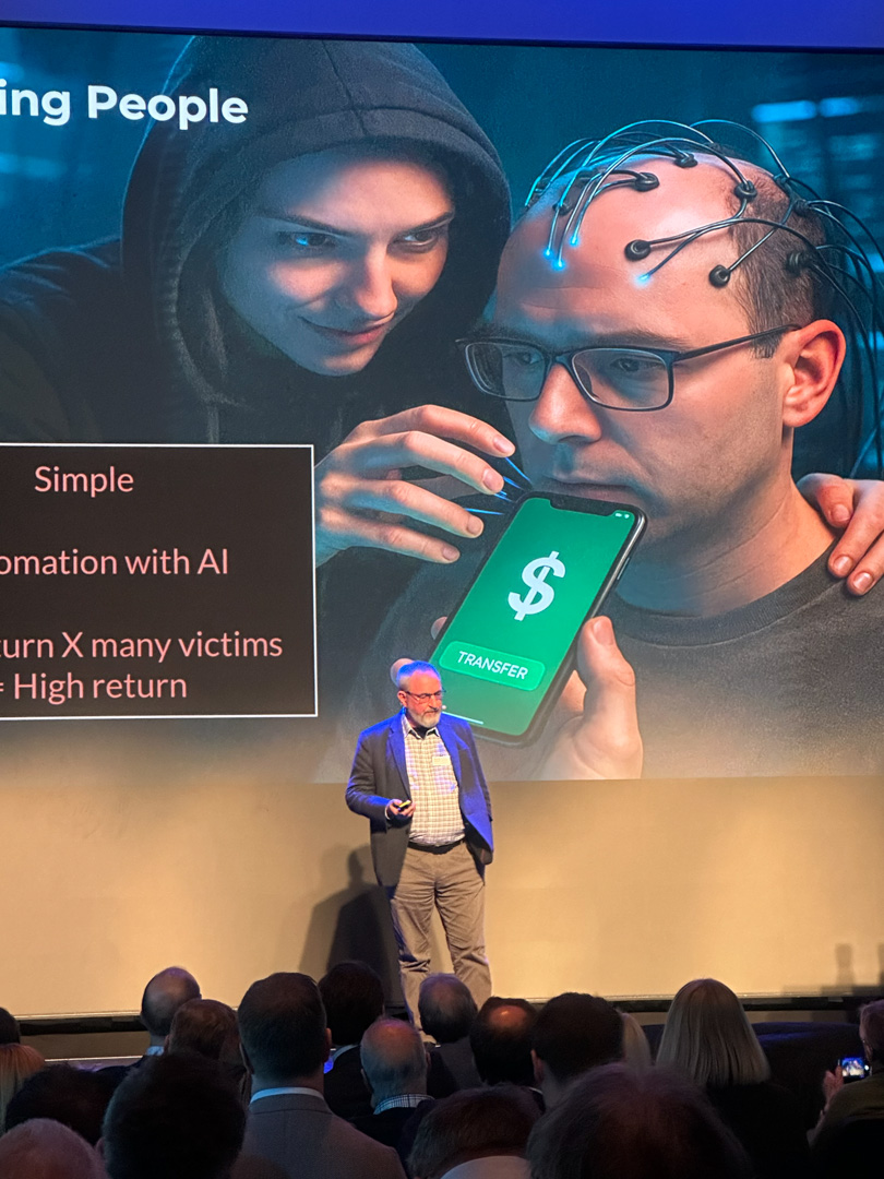 Speaking at the DSOP conference in Oslo. Here talking about how criminals are hacking people.